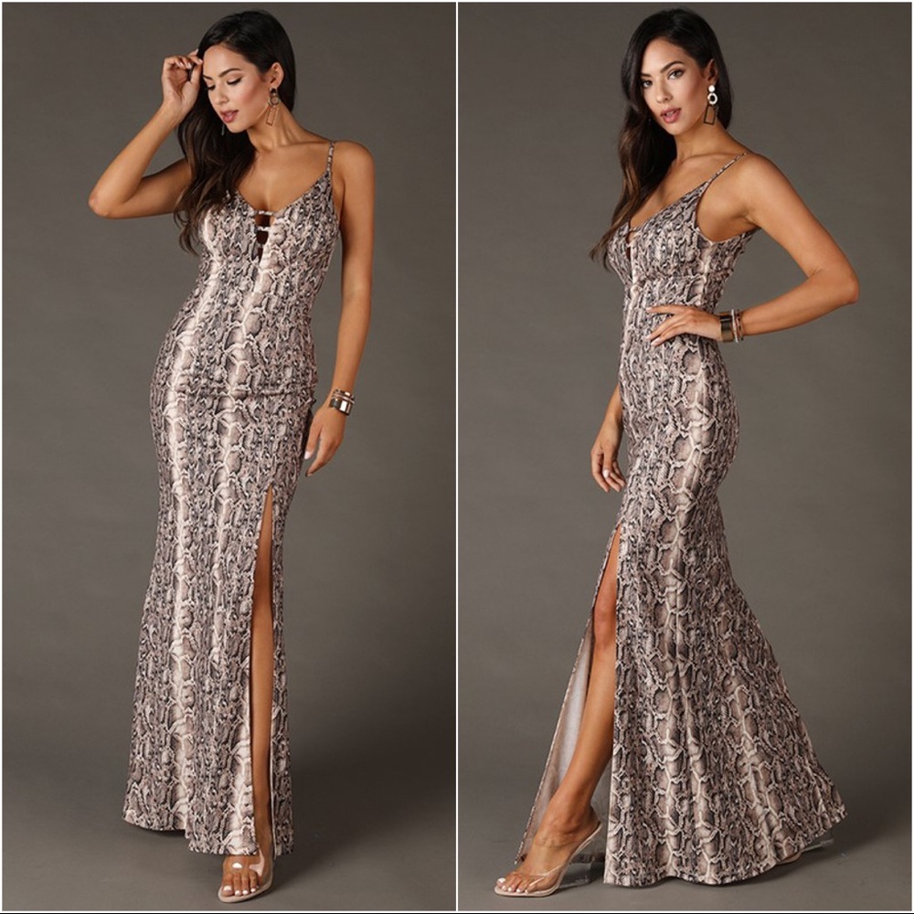 ✨RESTOCKED✨Snakeskin print maxi dress - Picture 2 of 7